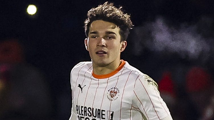 以其敏锐的 以其敏锐的